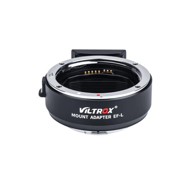 Viltrox EF-L Auto Focus Lens Mount Adapter -objektiivin sovitin näkyy edestä valkoisella pohjalla. Sovittimessa on musta runko, jossa on metalliset reunat ja näkyvät elektroniset koskettimet renkaan sisällä.