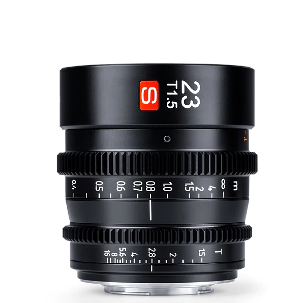 Viltrox MF 23mm T1.5 Cine Lens -objektiivi, MFT on musta objektiivi, jossa on valkoiset merkinnät, punainen S-logo ja 23 T1.5 -merkintä. Siinä on valkoisella pohjalla näkyvät tarkennus- ja aukkorenkaat, joissa on mittanumerot.