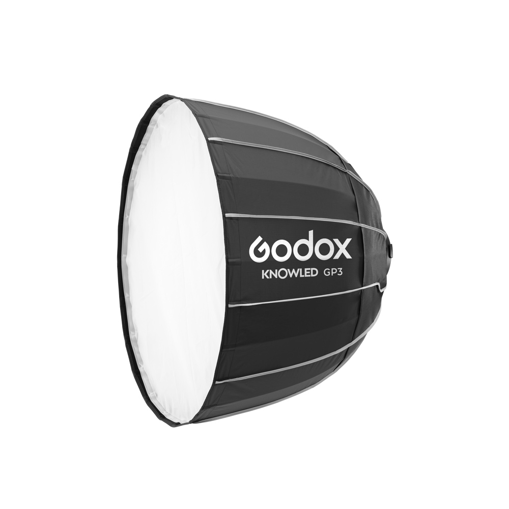Godox GP3 Parabolic Softbox 90cm, joka on suunniteltu KNOWLED MG1200Bi -valaisimelle, on kupolimuotoinen mustavalkoinen softbox, jossa on valkoinen diffuusori edessä ja brändätty sivu, ihanteellinen ammattimaiseen valokuvaukseen.