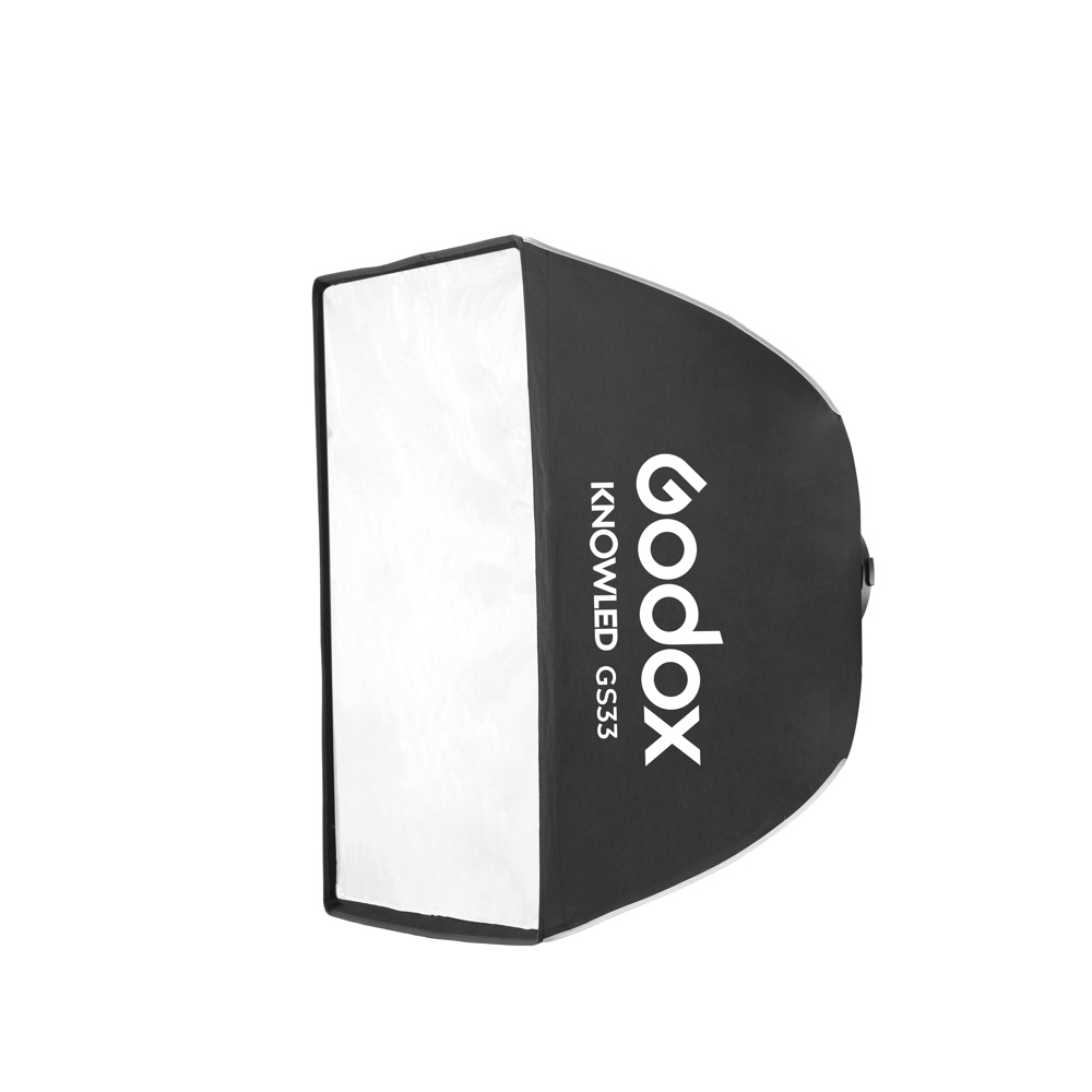 Musta, suorakaiteen muotoinen Godox GS33 Softbox 90x90 KNOWLED MG1200Bi:lle, jossa on valkoinen diffuusorin etuosa, näkyy valkoista taustaa vasten.