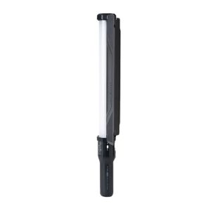 Viltrox H18 Bi LED RGB Light Stick on käsikäyttöinen valosauva, jossa on pitkä, kapea valkoinen paneeli ja musta kahva, ihanteellinen kannettavaan valaistukseen tai valokuvaukseen.