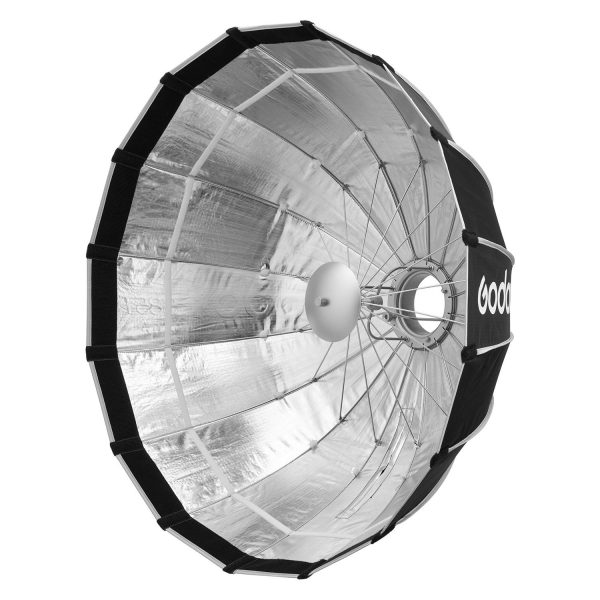 Godox Multifunctional Softbox S85T on suuri, hopeanvärinen, heijastava softbox, jossa on mustat reunat ja avoin pyöreä keskipiste, joka on kuvattu niin, että se näyttää sekä sisäpinnan että osan ulkopinnasta.