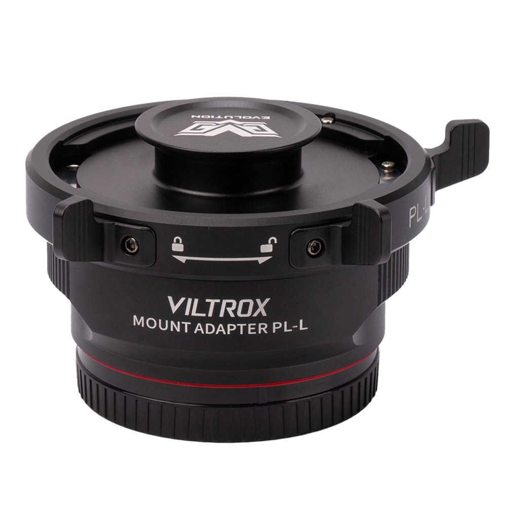 Mustalla Viltrox PL-L -sovittimella voit kiinnittää PL-mount-objektiivit L-mount-kameroihin, ja siinä on lukitusvivut, kuvioitu rengas ja etuleima.