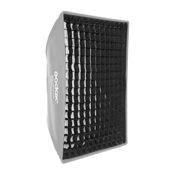 Godox 50x70cm Grid for Softbox (SB USW5070/SB FS5070) näkyy pystyssä, ja sen sivupaneelissa on näkyvissä tuotemerkki, ja siinä on suorakulmainen muotoilu ja valokuvausvalaistukseen tarkoitettu ristikkokiinnitys.