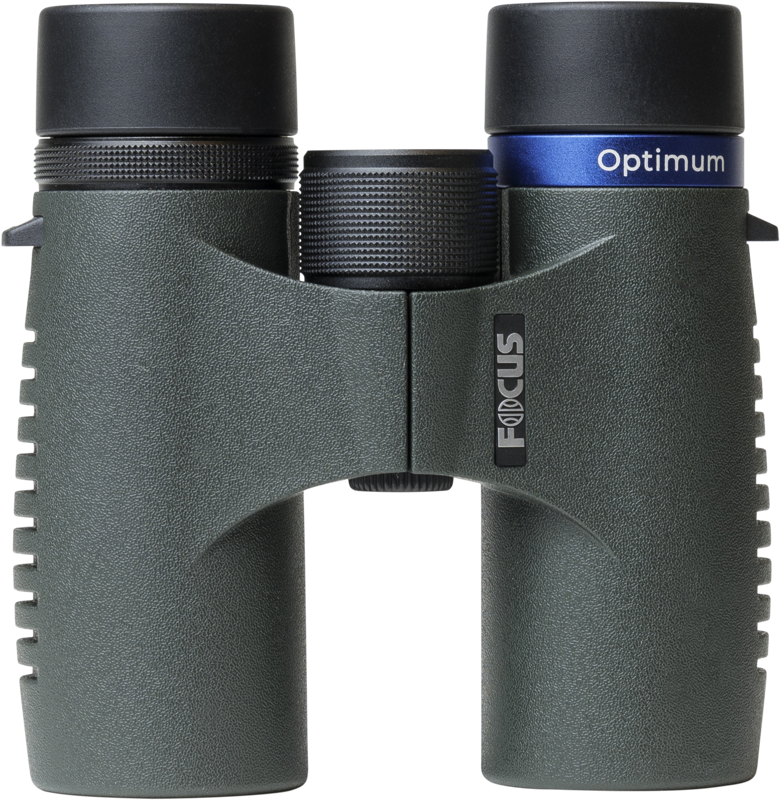 Focus Optimum 8x42 VHG ED -kiikarissa on kestävä, moderni muotoilu vihreällä värillä, jossa on kuvioitu kahva, keskitarkennuksen nuppi, "Optimum" oikeassa okulaarissa ja "FOCUS" sillassa.