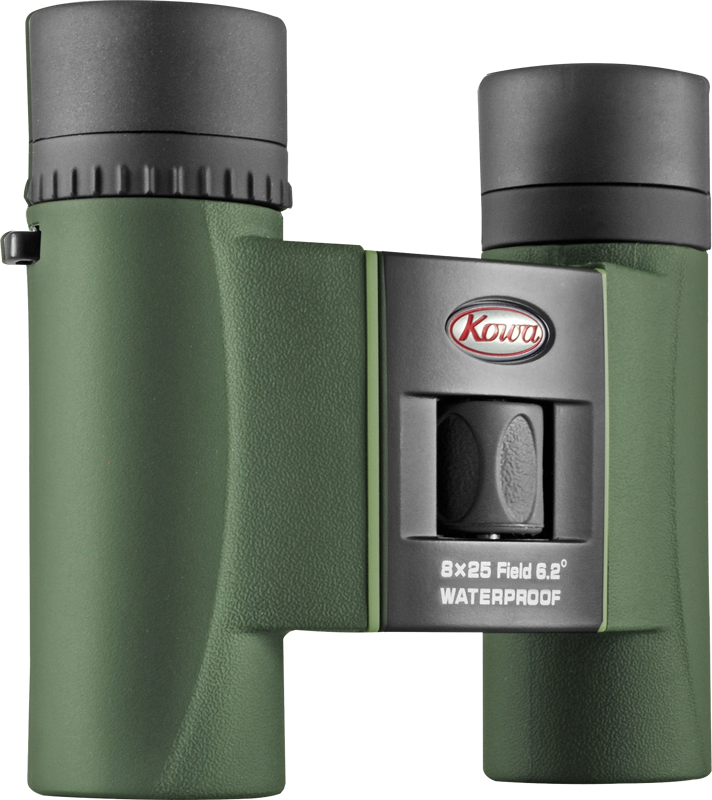 KOWA SV II 8X25 -kiikarissa on vihreä vedenpitävä runko, mustat okulaarit, keskitarkennusvalitsin ja etupuolella on teksti "Kowa 8x25 Field 6.2° WATERPROOF".
