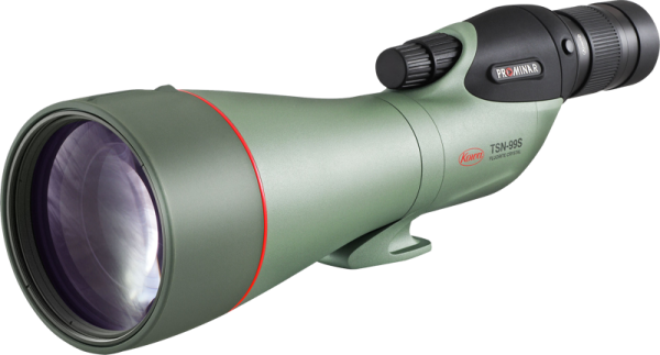 800q-02_117210 Vihreä KOWA Spottingscope TSN-99S PROMINAR 30-70xW zoom, jossa on suuri etulinssi, musta okulaari ja punainen rengas linssin lähellä. Merkki ja malli on merkitty kylkeen.