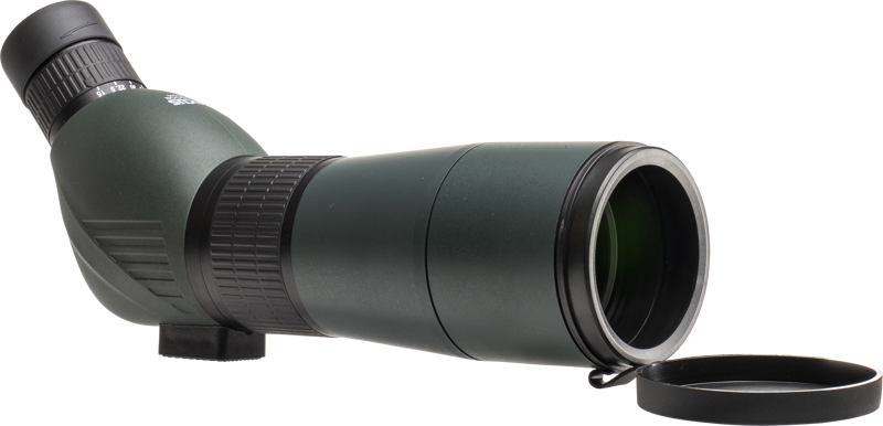 Focus Outdoor 15-45x60 + WF3950 kolmijalka -kiikaritähtäin, jossa on vihreä ja musta muotoilu, kulmikas okulaari ja avoin linssinsuojus, näkyy valkoisella taustalla.