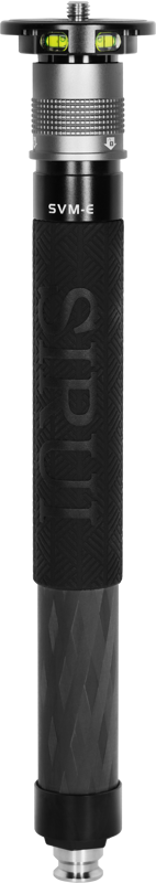 800q-04_127680 Sirui extension tube with quick release carbon fibre, black and silver, textured handle, spirit levels and visible connection ports at both ends, shown against a white background.