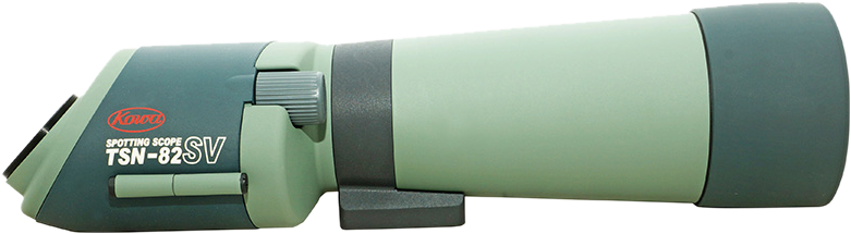 KOWA Spottingscope TSN-82SV:ssä on suuri objektiivi ja säätönuppi vihreällä ja harmaalla muotoilulla, joka on ihanteellinen ulkotarkkailuun ja lintujen tarkkailuun.