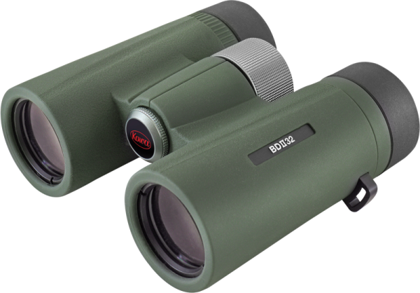 The green KOWA BDII-XD 6,5X32 WA binoculars with textured handles, central focus knob and visible eyepieces and objectives are shown as viewed from an angle.