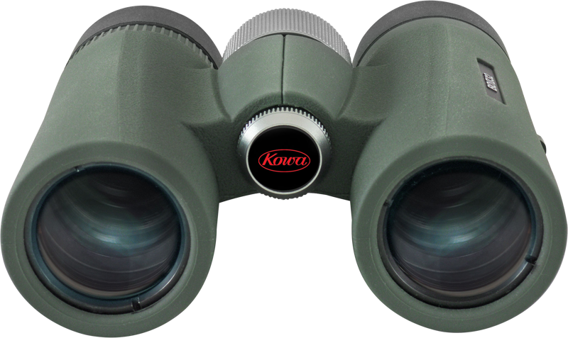 Front view of the green KOWA BDII-XD 6,5X32 WA binoculars with the brand name "Kowa" in red in a black circle between the lenses.