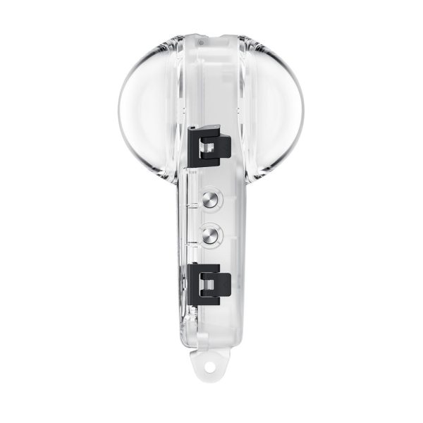 Insta360 X4 Invisible Dive Case on kirkas muovinen suojakotelo, jossa on pyöristetyt sivut ja mustat salvat, kuvattuna sivulta valkoista taustaa vasten.
