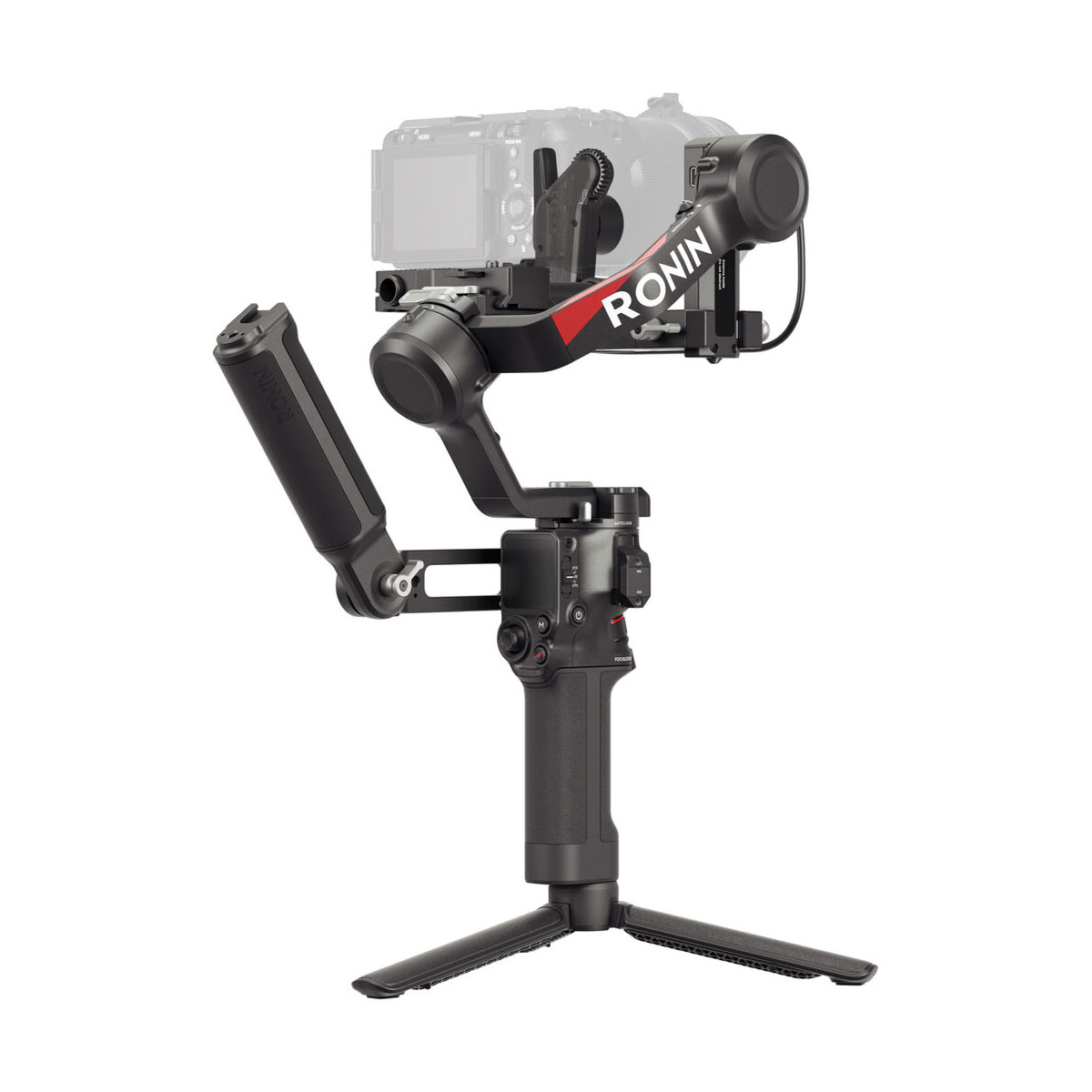 dji_ronin_rs_4_combo Musta DJI RS 4 Pro Combo -gimbaali käsikameran kardaanivakaaja, jossa on kolmijalkajalusta ja siihen asennettu digitaalikamera, jossa on merkintä "RONIN", näkyy valkoista taustaa vasten.