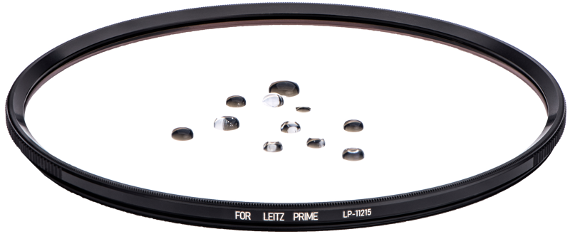 800q-01_117385 NiSi Cine Filter Explosion Protector / True Protector LP11215 The Leitz Prime / Zoom photograph shows water droplets on its bright, round surface against a white background.