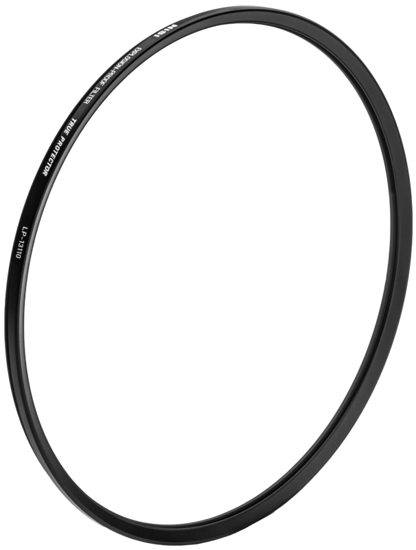 800q-01_117389 Ohut, pyöreä NiSi Cine Filter Explosion Proof / True Protector LP13110 for Cooke S4I/5I/S6I/S7A (Big) -suojasuodin, jossa on musta metallireuna, näkyy vaaleanharmaalla pohjalla. Valkoinen teksti vanteessa näyttää suodattimen tekniset tiedot.