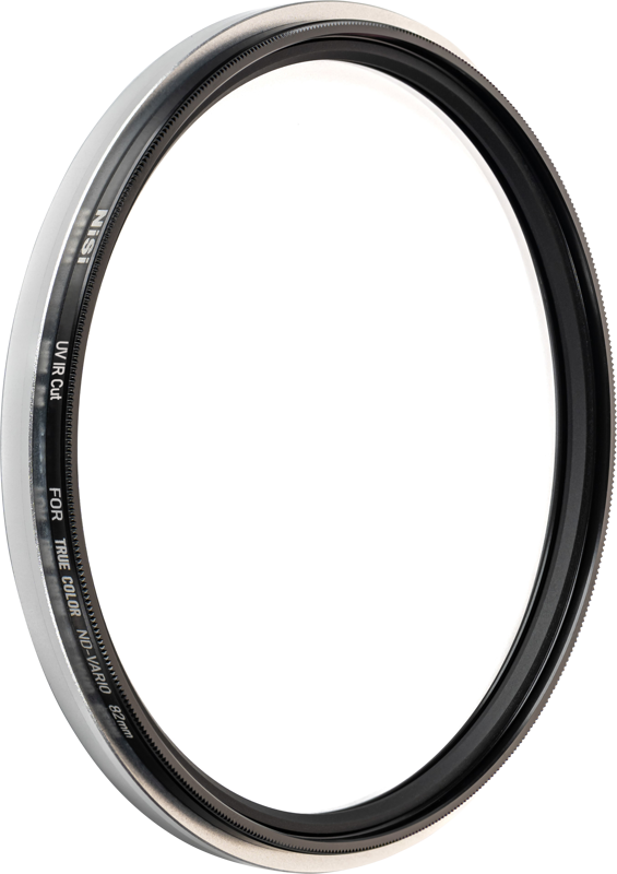 Pyöreä kameran linssisuodatin, NiSi Filter Swift System UV IR Cut 77mm -UV suodin, jossa on musta ja hopeinen reunus, eristettynä valkoiselle taustalle.