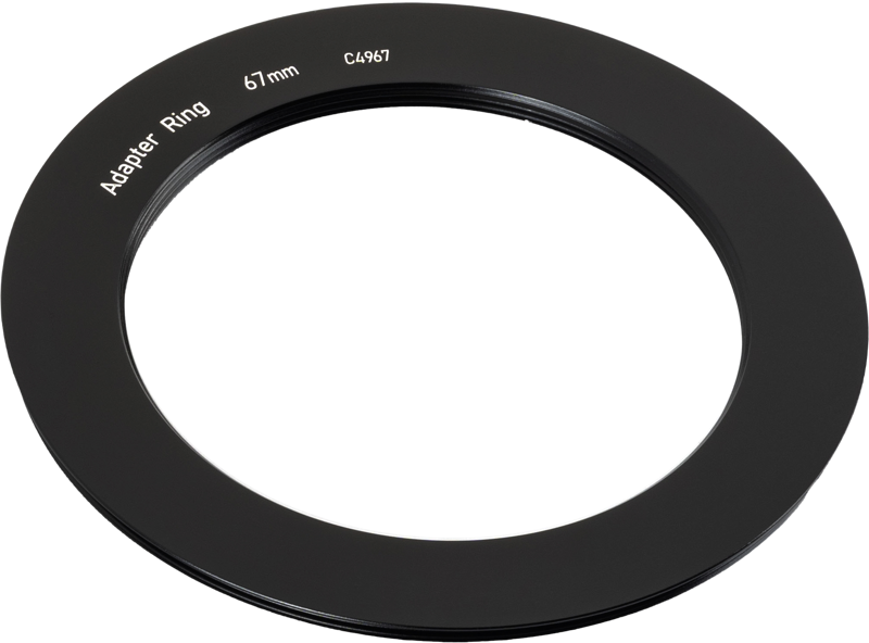 NiSi-sovitinrengas 67-49mm lähikuvausobjektiiville 49mm (soviterengas), musta ja pyöreä, jossa on teksti "Adapter Ring 67mm C4967", näkyy valkoisella pohjalla.