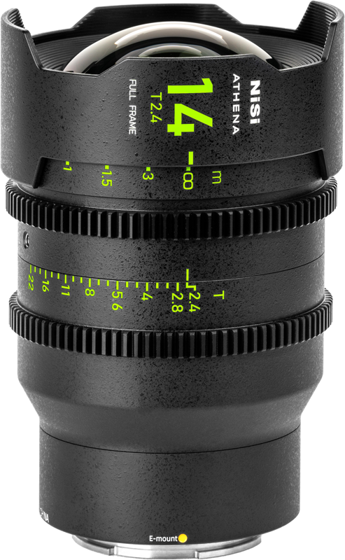 NiSi Cine Lens Athena Prime 14mm T2.4 E-Mount (ilman drop-in-suodatinta), musta, jossa on kirkkaanvihreät ja keltaiset tarkennus- ja aukkomerkinnät ja E-mount-ilmaisin pohjassa.