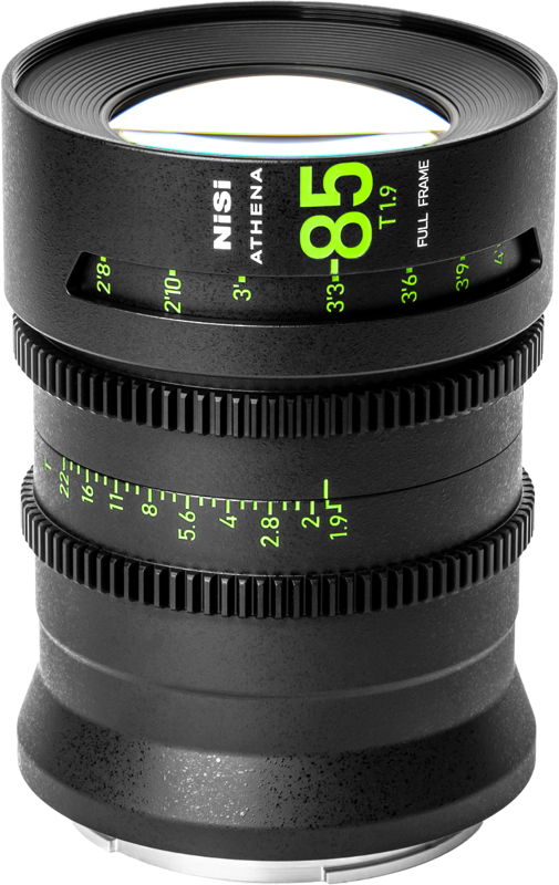 NiSi Cine Lens Athena Prime 85mm T1.9 G-Mount -objektiivi on musta täyskuvio-objektiivi, jossa on vihreät ja valkoiset merkinnät, tarkennus- ja aukkorenkaat sekä mitta-anturit tynnyrissä.