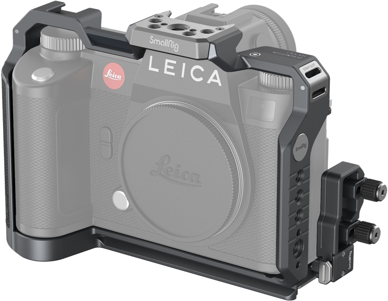 SmallRig 4510 Cage Kit for Leica SL3 on kuvassa Leica-kameran suojana (objektiivi ei ole kiinnitetty), ja siinä on ylä- ja sivukahvat sekä useita lisävarusteiden kiinnityspisteitä.