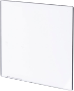 800q-02_108945 NiSi Cine Filter Explosion Proof 4x5.65" neliönmuotoinen, kirkas lasipaneeli, jossa on hieman pyöristetyt reunat ja ohut reuna, lepää valkoisella pohjalla, ja jossa on pieni, haalea teksti yhdessä kulmassa.
