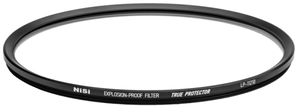 800q-02_117388 NiSi Cine Filter Explosion Proof / True Protector LP11210 for Summilux C 135mm suojasuodin on kuvassa - ohut, pyöreä objektiivisuoja, joka on suunniteltu suojaamaan kameran objektiiveja - tavallisella valkoisella taustalla.