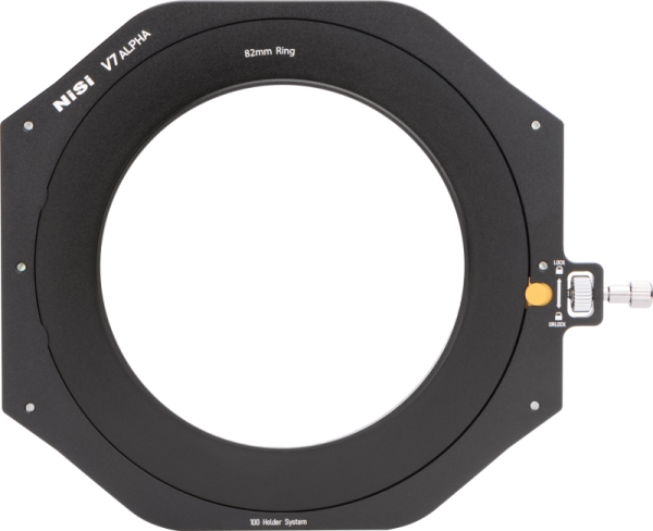 NiSi Filter Holder V7 Alpha -levysuodin pidike on musta 100mm suodattimen pidike, jossa on 82mm rengas, pyöreä keskiaukko ja lukitus/avaus-sivumekanismi.