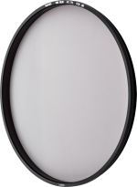 Ympyränmuotoinen kameran linssisuodatin, jossa on ohut musta kehys, merkinnällä NiSi Filter Circular for S6 Circular Polariser True Colour CPL -levysuodin. Suodatin on kirkas, ja sen läpi näkyy valkoinen tausta.