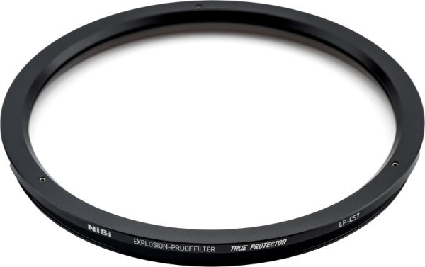 Pyöreä, musta linssisuodatin, jossa on merkintä "NiSi Cine Filter Explosion Proof / True Protector LP-CS7 for Cooke S7I 18&21mm -suojasuodin", näkyy valkoista taustaa vasten.