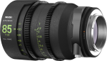NiSi Cine Lens Athena Prime 85mm T1.9 E-Mount -objektiivin lähikuvassa näkyy vihreät tarkennus- ja aukkomerkinnät sekä metallinen objektiivin kiinnike oikealla puolella.