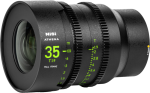 NiSi Cine Lens Athena Prime 35mm T1.9 E-Mount -objektiivissa (ilman drop-in-suodatinta) on kuvioitu musta runko, jossa on kirkkaanvihreät merkinnät polttoväliä, aukkoa ja tarkennusetäisyyksiä varten.