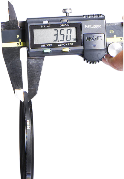 The digital measuring finger shows 3.50 mm when measuring the thickness of the IRND1000 Pro Nano Huc 39mm circular polarization filter between its jaws.