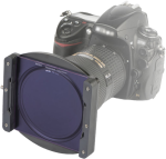 Digital SLR camera with NiSi filter Natural Night 100x100mm and a square filter holder mounted on the lens for photography.