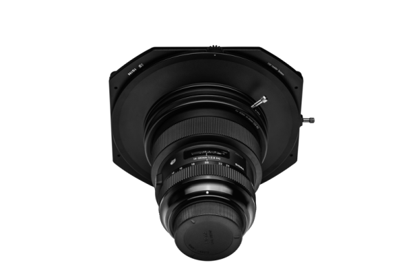 NiSi Filter S5 Adapter for Sigma 14-24mm f/2.8 (vain adapteri) on esitetty edestä, ja siinä on leveä, kahdeksankulmainen kiinnitys ja selkeä tuotemerkki tynnyrissä.