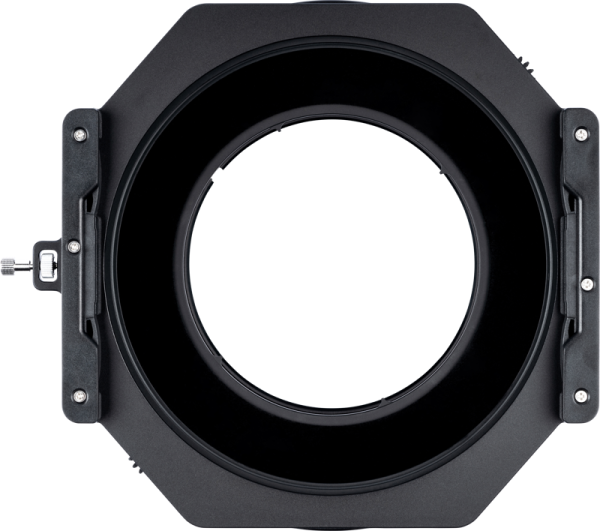 NiSi Filter Holder S6 Kit True Color for Fujinon XF 8-16mm f/2.8 -levysuodin pidike on musta, kahdeksankulmainen mattapintainen laatikko, jossa on keskeinen pyöreä aukko ja sivukiinnikkeet suodattimien kiinnittämiseen tai objektiivin heijastuksen hallintaan.
