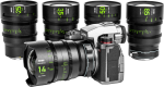 Digitaalikamera, jossa on NiSi Cine Lens Athena Prime 14mm T2.4 (L-mount) -objektiivi, näkyy neljän muun NiSi Cine Lens Athena Prime Set L-mount -objektiivin edessä: Kaikki valkoisella taustalla.