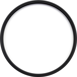 NiSi Cine -suodattimessa Explosion Proof / True Protector ZSP9275 Zeiss SP -objektiiveille on pyöreä, musta, ohut metallireunus ja läpinäkyvä keskiosa valkoista taustaa vasten.