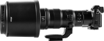 NiSi-suodatin UHD UV L395 on suunniteltu Nikkor Z 800mm f/6.3 VR S -objektiiville, joka on kuvassa kiinnitettynä Nikonin peilittömään kameraan valkoisella taustalla, ja objektiivin alla on jalustakiinnike.