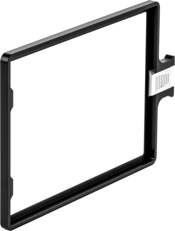 NiSi Matte Box C5 Filmmaker Kit on suorakulmainen musta kehys, jonka toisessa reunassa on metallinen klipsi, joka on suunniteltu esineiden pitämiseen tai kiinnittämiseen, kuvassa valkoista taustaa vasten.