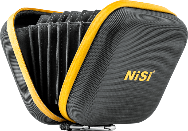 NiSi Filter Pouch Pro Caddy 95 II for Circular Filters on musta-keltainen kova kotelo, jossa on harmonikkatyyliset lokerot, jotka sopivat täydellisesti kameran suodattimien järjestämiseen ja suojaamiseen.