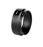 NiSi Master Kit for Ricoh GR III on esillä tavallisella valkoisella pohjalla, ja se on suunnattu niin, että sekä vastavalosuoja että sen sivu ovat näkyvissä.