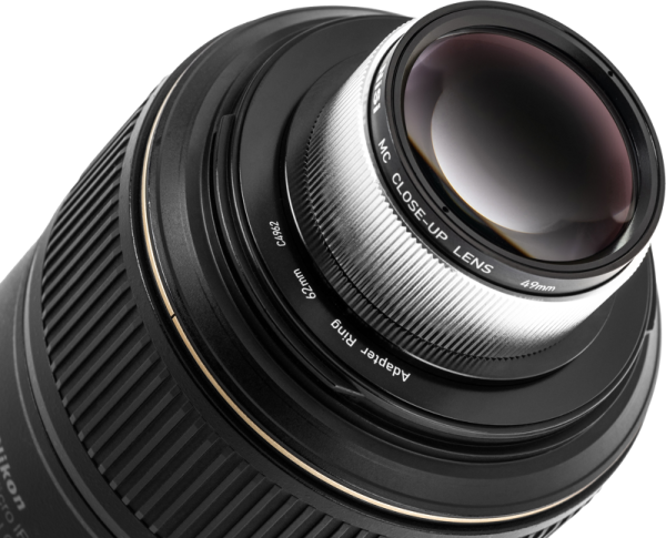 Close Up NiSi Close Up Lens Kit NC 49mm close up lens attached to the camera lens with an adapter ring, highlighting the detailed patterns on the lens and metal parts.