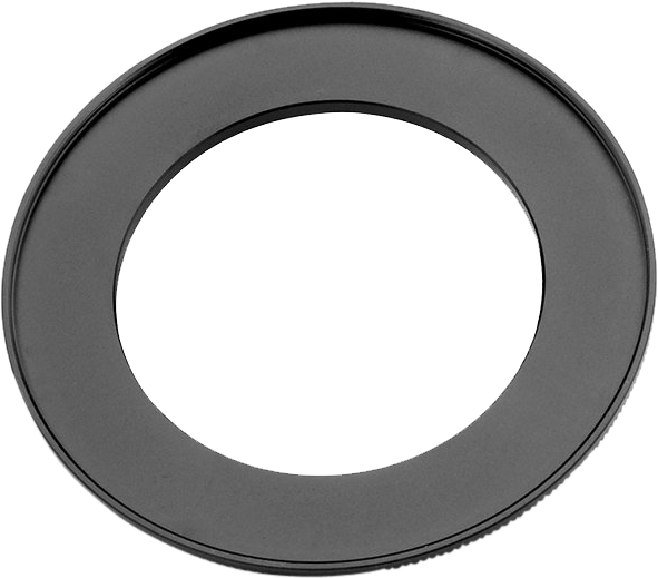 NiSi-sovitinrengas V5/V6/V7-pidikkeelle 52mm -suodinadapteri on musta, pyöreä metallirengas, jossa on suuri keskireikä, kuvassa valkoista taustaa vasten.