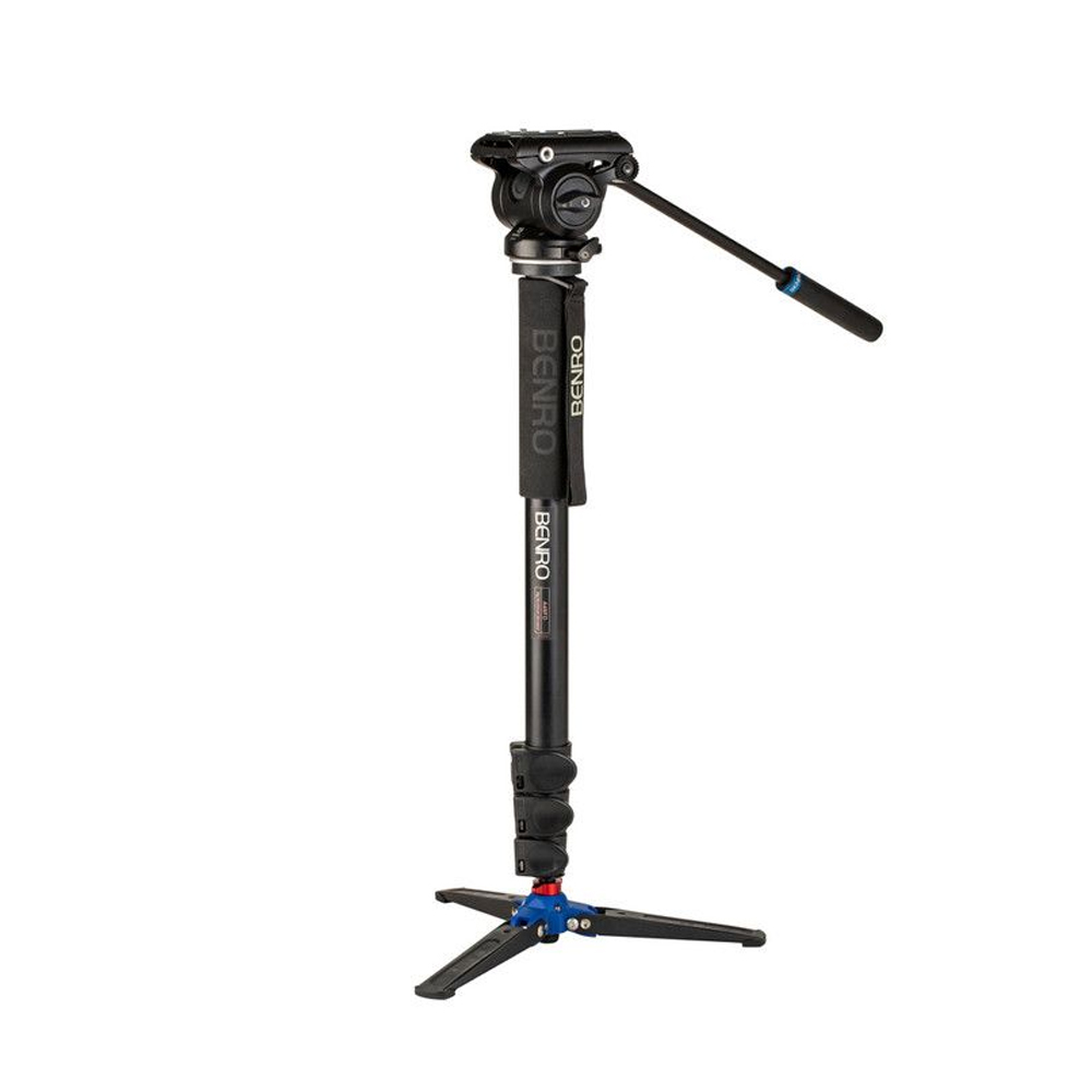 Mustassa Benro Monopod Kit Alu A48FD + S4 PRO Head -monopodissa on nestemäinen videopää, säädettävä kahva ja kokoontaitettavat jalustan jalat, ja se on kuvassa pystyssä valkoista taustaa vasten.