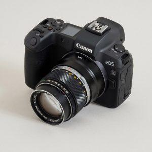 Urth Olympus OM - Canon RF lens adapter