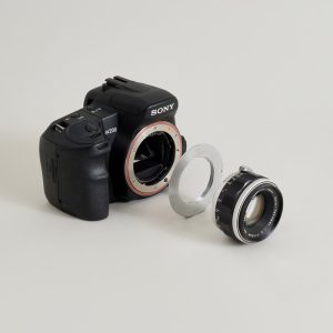 Urth M42 - Sony A (Minolta AF) lens adapter