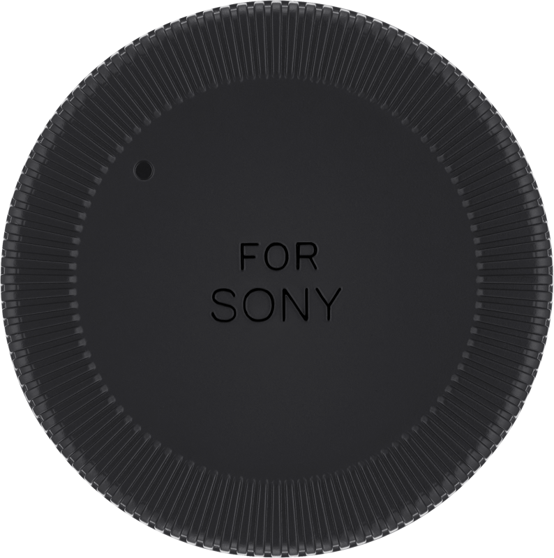Pyöreä, musta Samyang Rear Cap Sony E:lle, jossa on harjattu reuna ja "FOR SONY" painettu keskelle. Pieni pyöreä syvennys reunan lähellä saattaa palvella toiminnallista tarkoitusta.