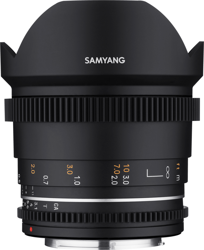 Lähikuva Samyang 14mm T3.1 VDSLR MK2 -objektiivista Canon EF:lle, jossa on leveä terälehden muotoinen huppu, valkoiset/oranssit tarkennus- ja aukkomerkinnät sekä seuratarkennusjärjestelmien kanssa yhteensopiva hammasrengas.