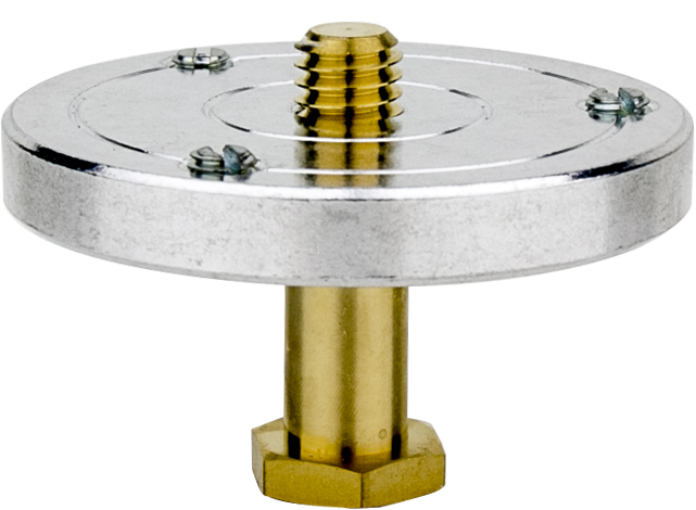 Kupo KS-023H 3/8'' Head Mounting Plate With 5/8'' Hex Stud -kiinnityslevyssä on pyöreä metallipohja, jossa on kolme ruuvia, keskellä oleva kierteitetty messinkitanko ja kuusiomutteri alareunassa, kuvassa tavallista taustaa vasten.